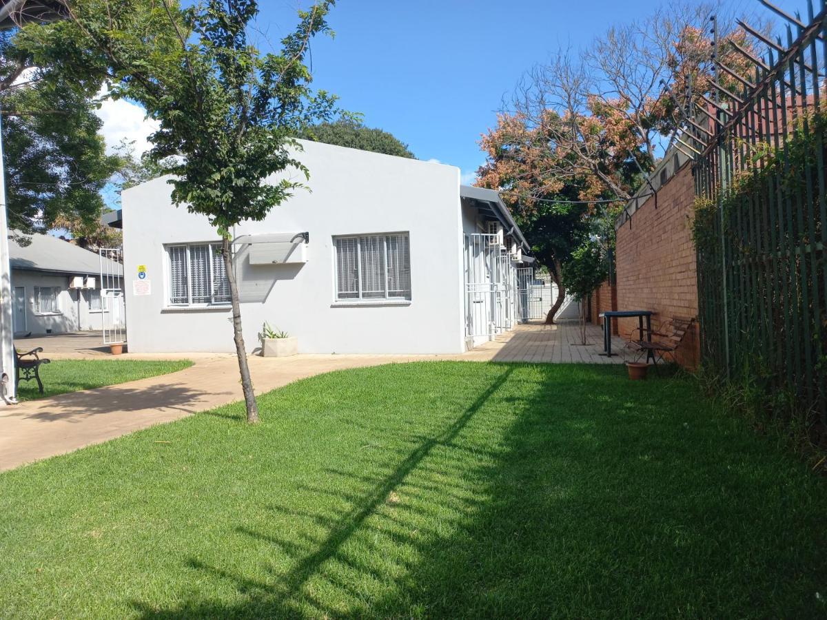 Triple9 Hatfield Guesthouse Pretoria-Noord Esterno foto