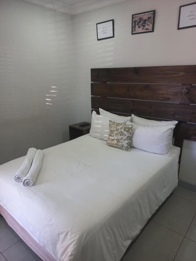 Triple9 Hatfield Guesthouse Pretoria-Noord Esterno foto