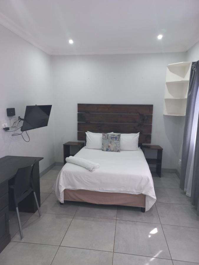 Triple9 Hatfield Guesthouse Pretoria-Noord Esterno foto