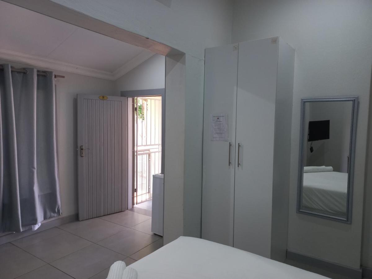 Triple9 Hatfield Guesthouse Pretoria-Noord Esterno foto