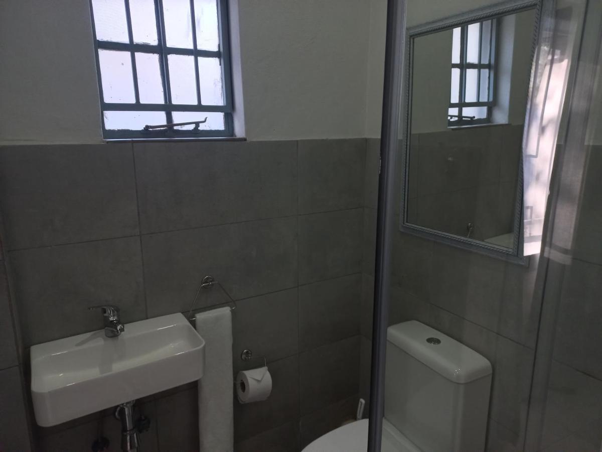 Triple9 Hatfield Guesthouse Pretoria-Noord Esterno foto
